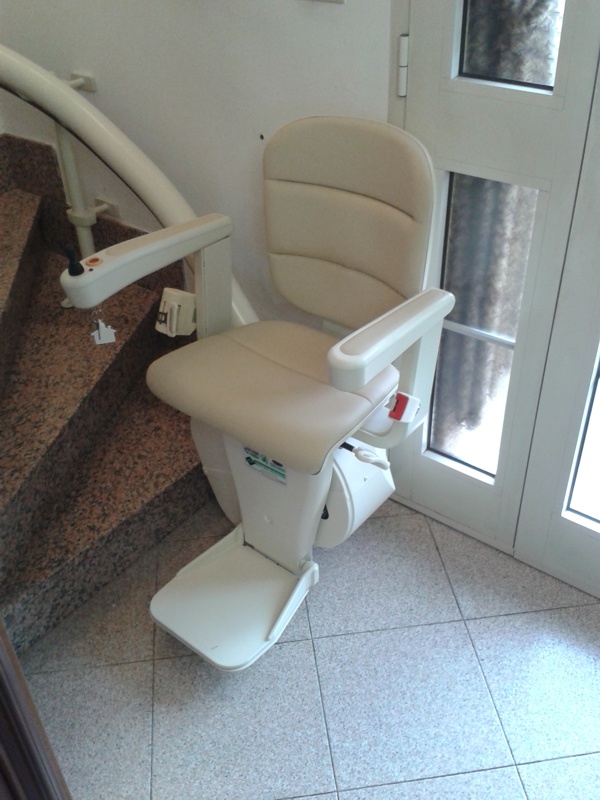 Modello Minivator 2000, colore crema - Boccato ascensori srl