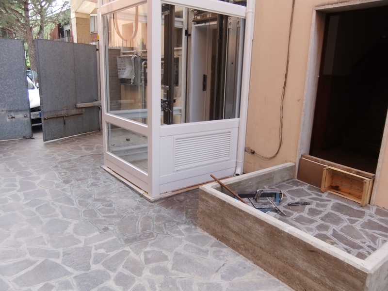 Installazione Montascale domestico, elevatore in vetro